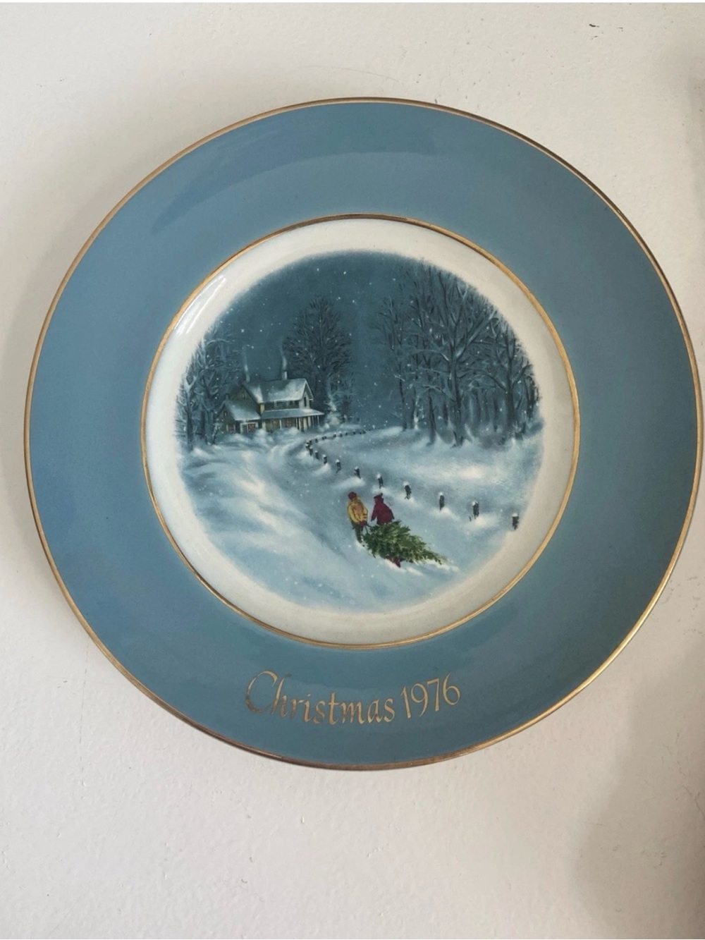 Christmas 1976 Decorative Holiday Plate - Blue & Gold Trim